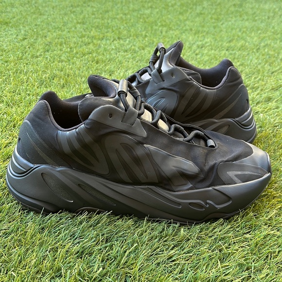 Adidas Yeezy 700 MNVN